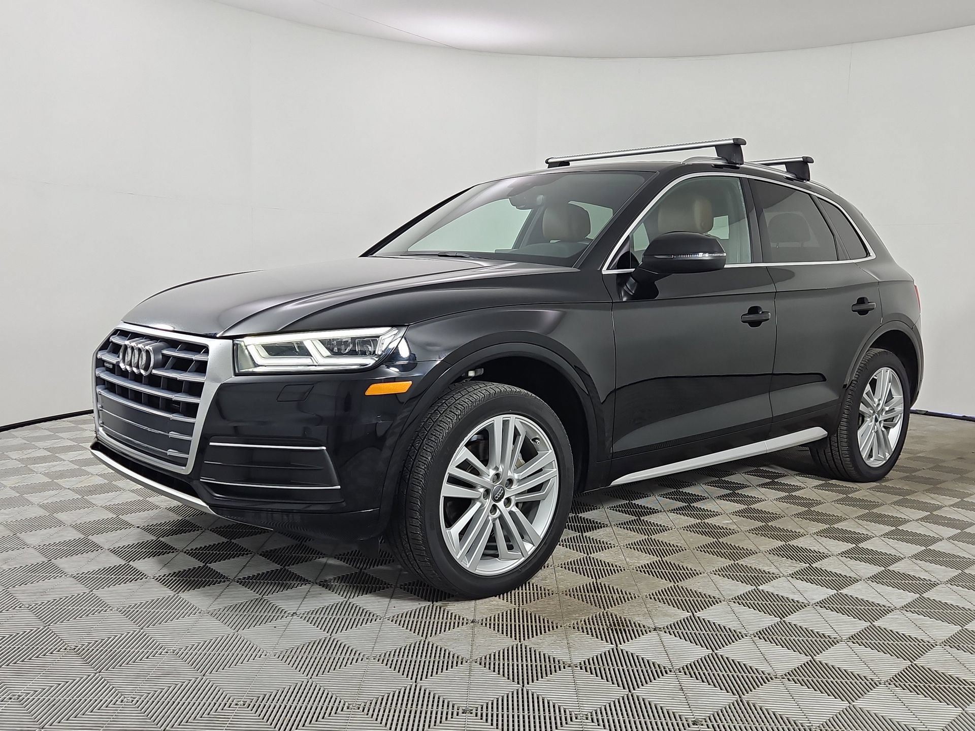 Used 2020 Audi Q5 2.0T Premium Plus w/ Premium Plus Package AWD/4WD image 3