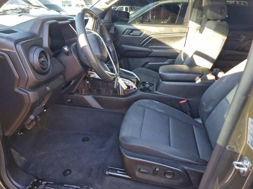 Used 2023 Chevrolet Colorado Trail Boss w/ Technology Package image 5