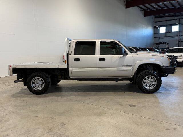 Used 2006 Chevrolet Silverado 2500 LT w/ Heavy-Duty Power Package AWD/4WD image 7