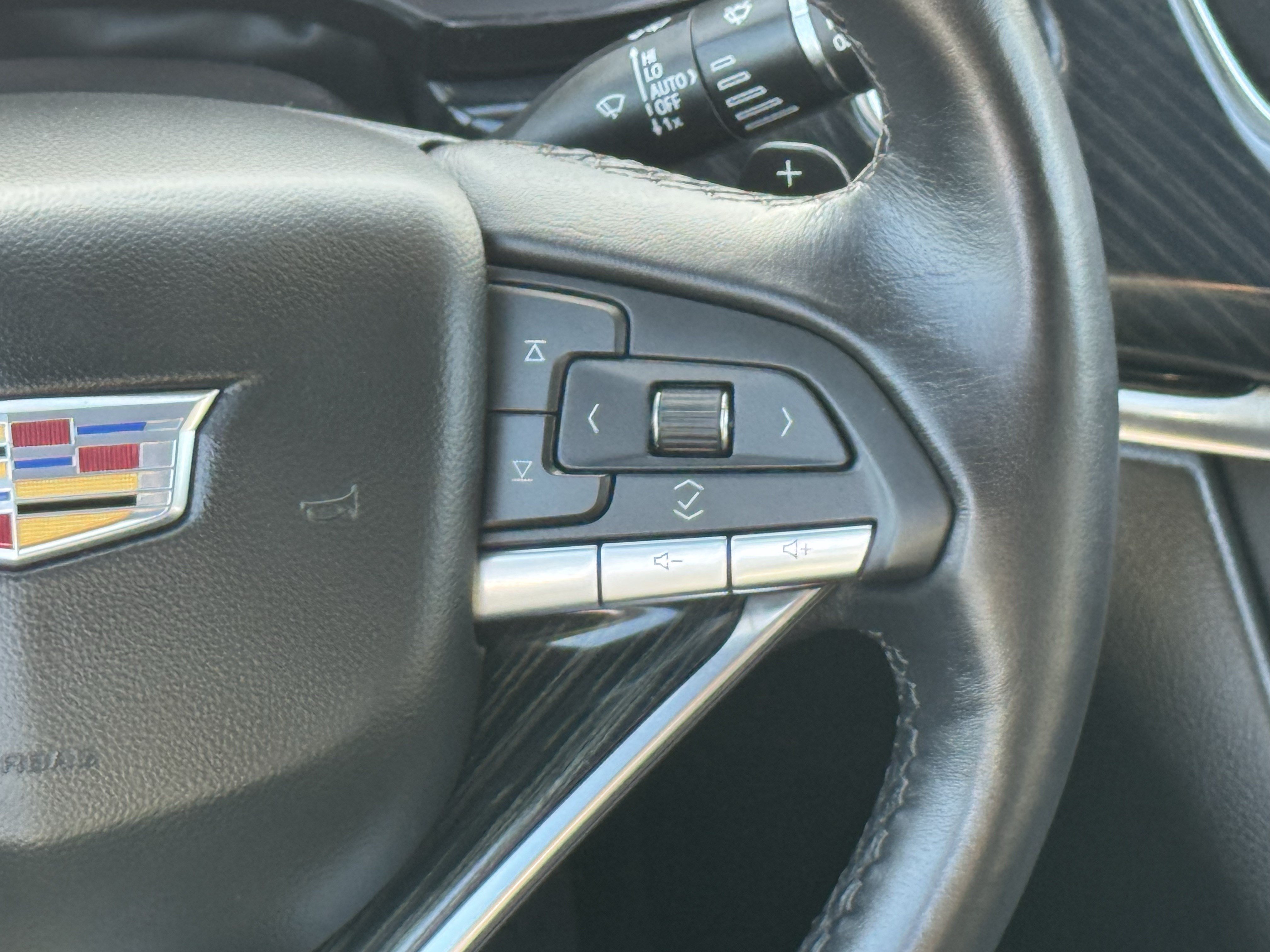 Used 2025 Cadillac XT6 Premium Luxury FWD image 14