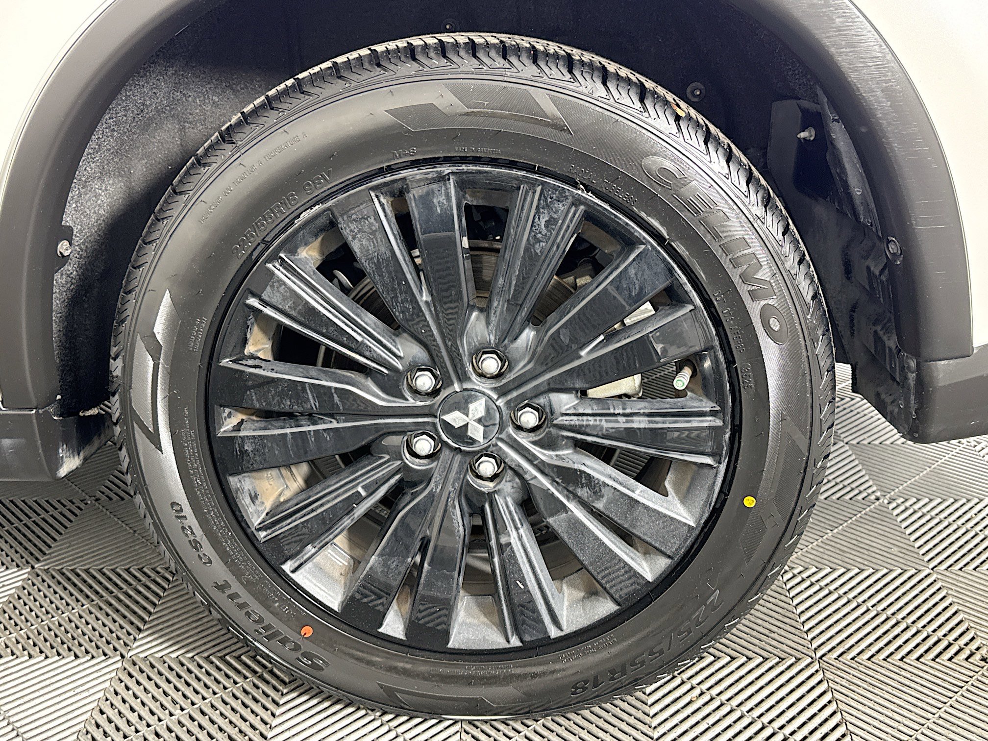 Used 2020 Mitsubishi Outlander LE image 36