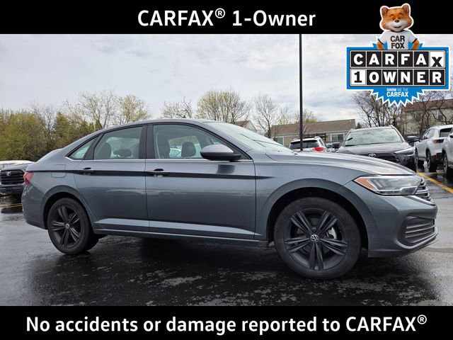 Used 2023 Volkswagen Jetta SE w/ Panoramic Sunroof Package image 3