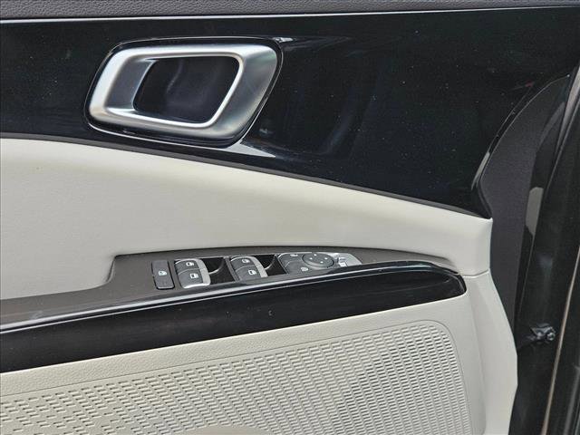 Used 2024 Kia Carnival EX FWD image 27