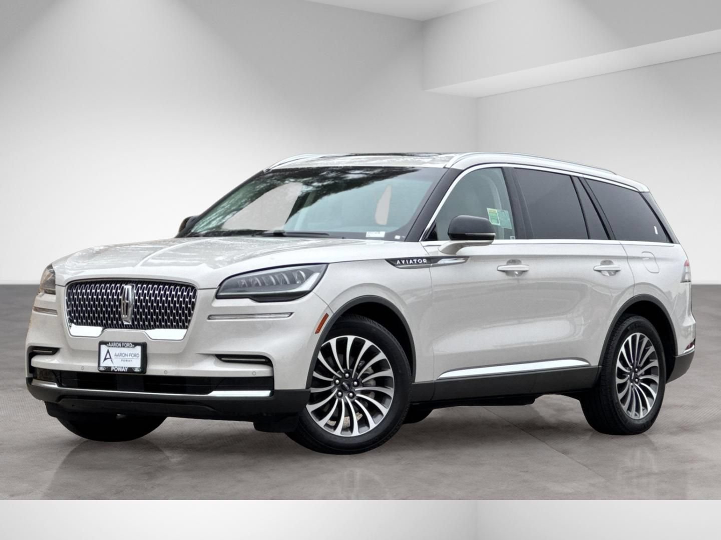 Used 2023 Lincoln Aviator 2WD w/ Premium Package image 2