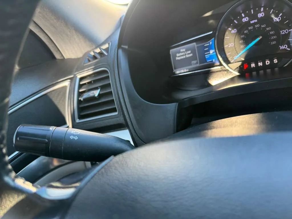 Used 2018 Ford Explorer XLT w/ Equipment Group 202A AWD/4WD image 17