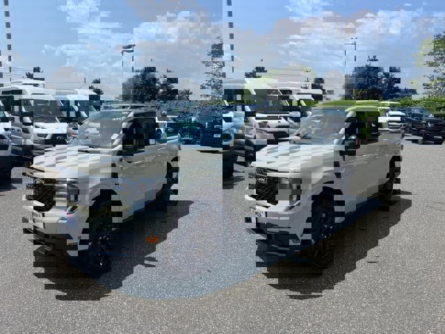 New 2025 Ford Maverick Lariat w/ Black Appearance Package image 3