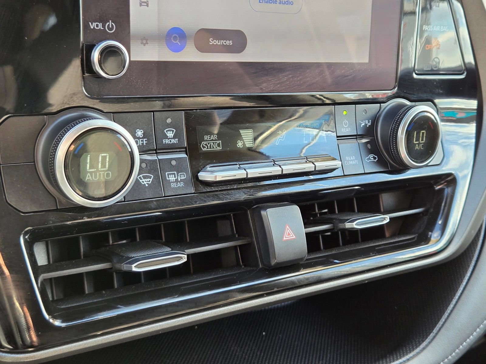 Used 2023 Toyota Highlander L FWD image 20