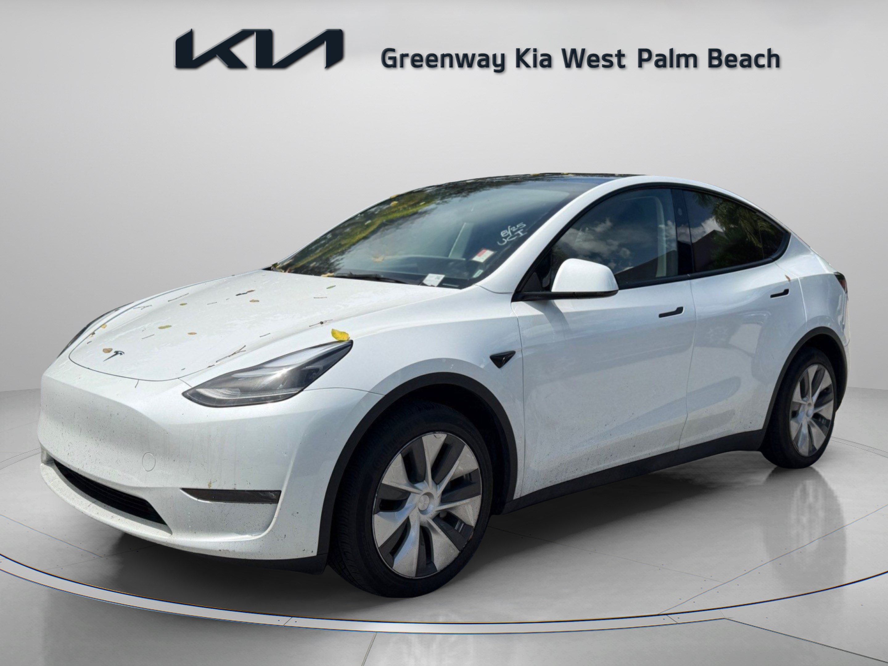 Used 2023 Tesla Model Y 2WD image 3