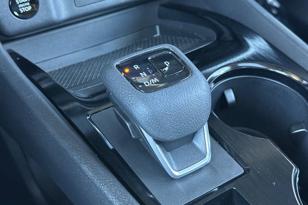 Used 2025 Nissan Rogue SV w/ SV Premium Package image 21