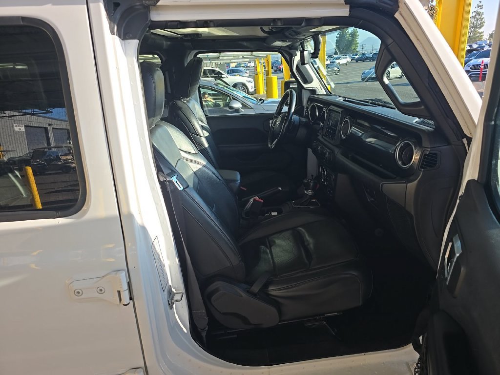 Used 2022 Jeep Wrangler Unlimited Sahara AWD/4WD image 5