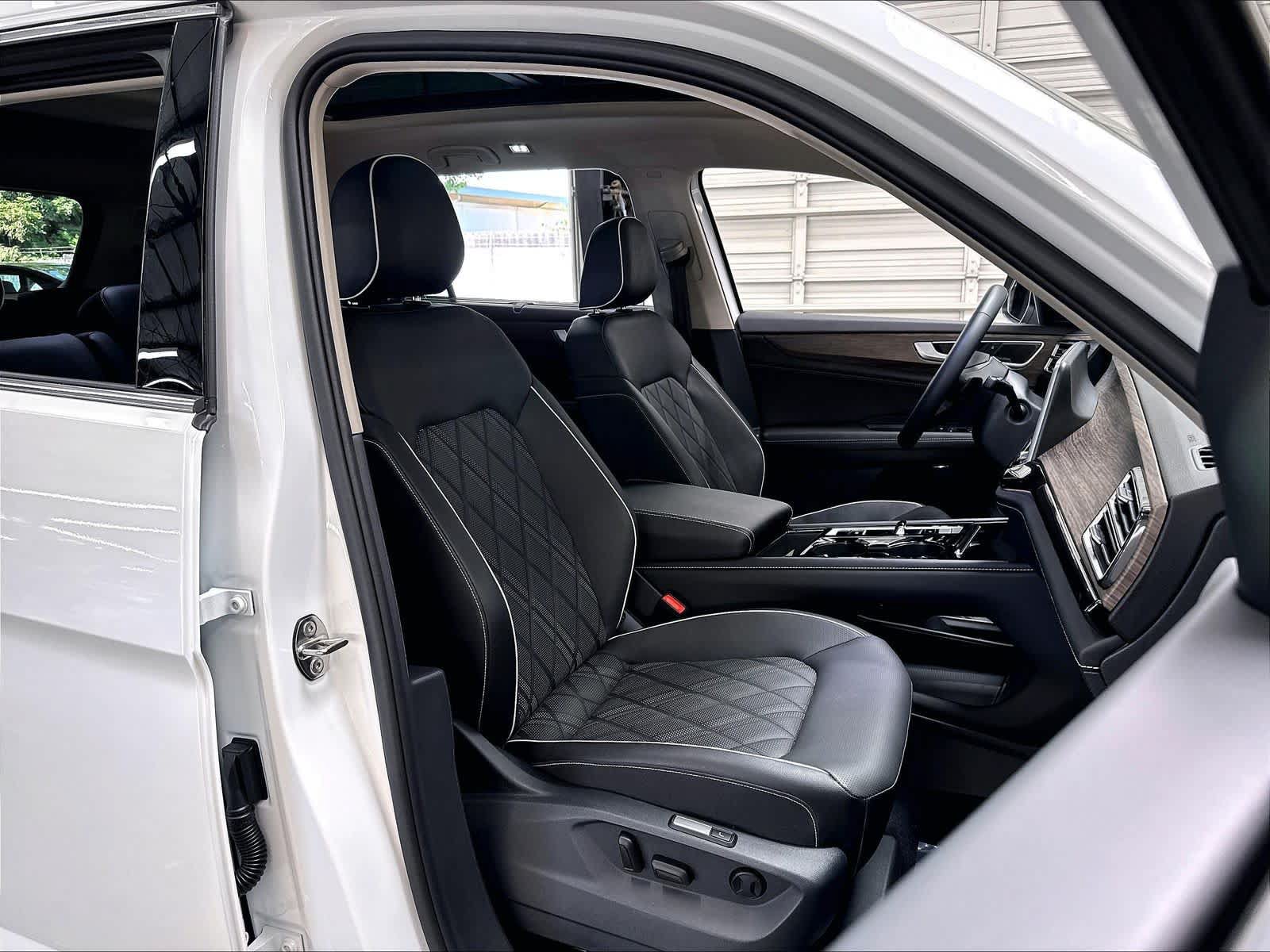 Certified 2026 Volkswagen Atlas SEL Premium R-Line AWD/4WD image 32