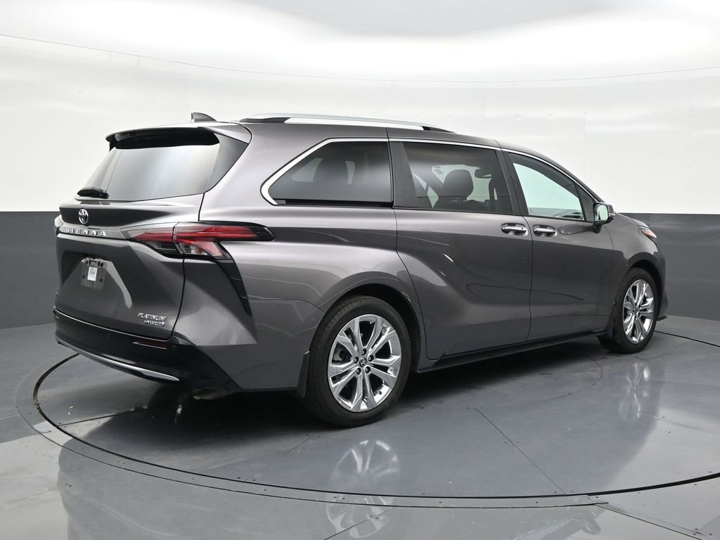 Used 2024 Toyota Sienna Platinum image 5