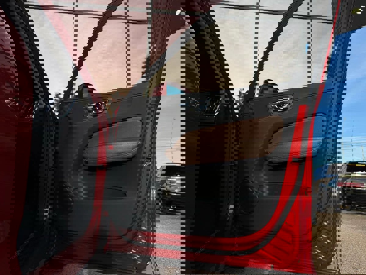 Used 2019 Volvo XC60 T5 Momentum w/ Advanced Package image 34