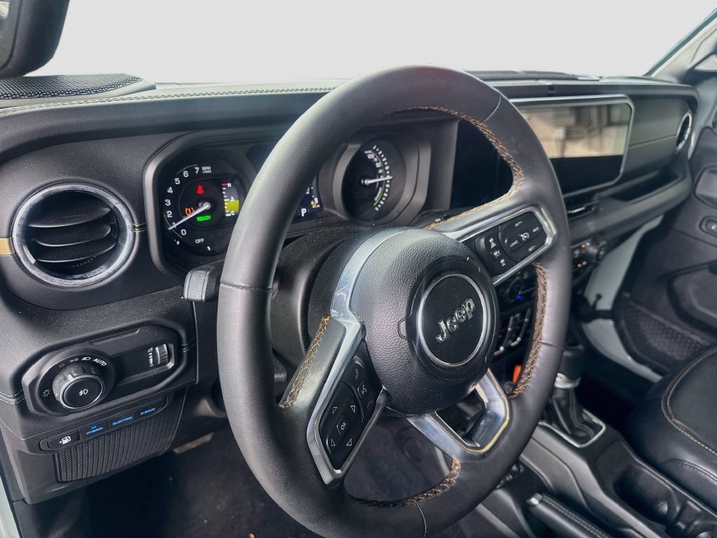 Used 2024 Jeep Wrangler Unlimited Sahara w/ Technology Group AWD/4WD image 10