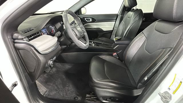 Used 2023 Jeep Compass Limited AWD/4WD image 12