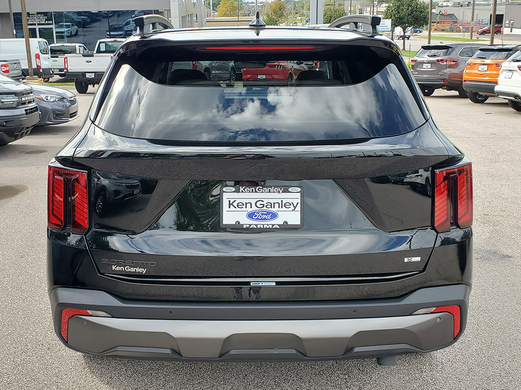Used 2025 Kia Sorento SX AWD/4WD image 6