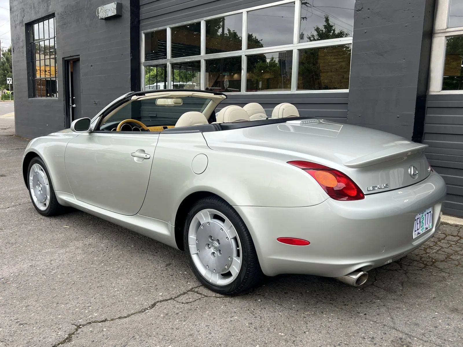 Used 2002 Lexus SC 430 Convertible image 3