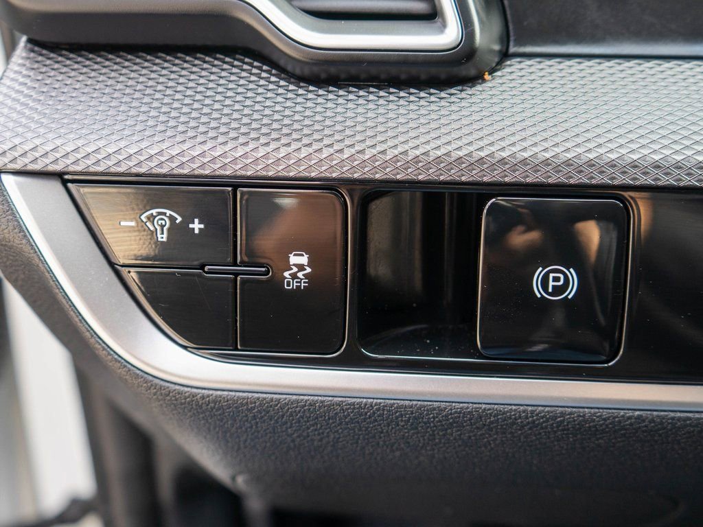 Certified 2025 Kia Sportage LX image 17