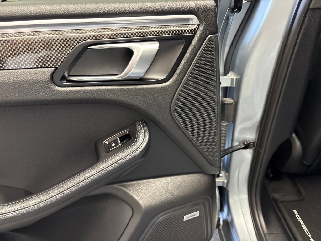 Certified 2023 Porsche Macan AWD/4WD image 19