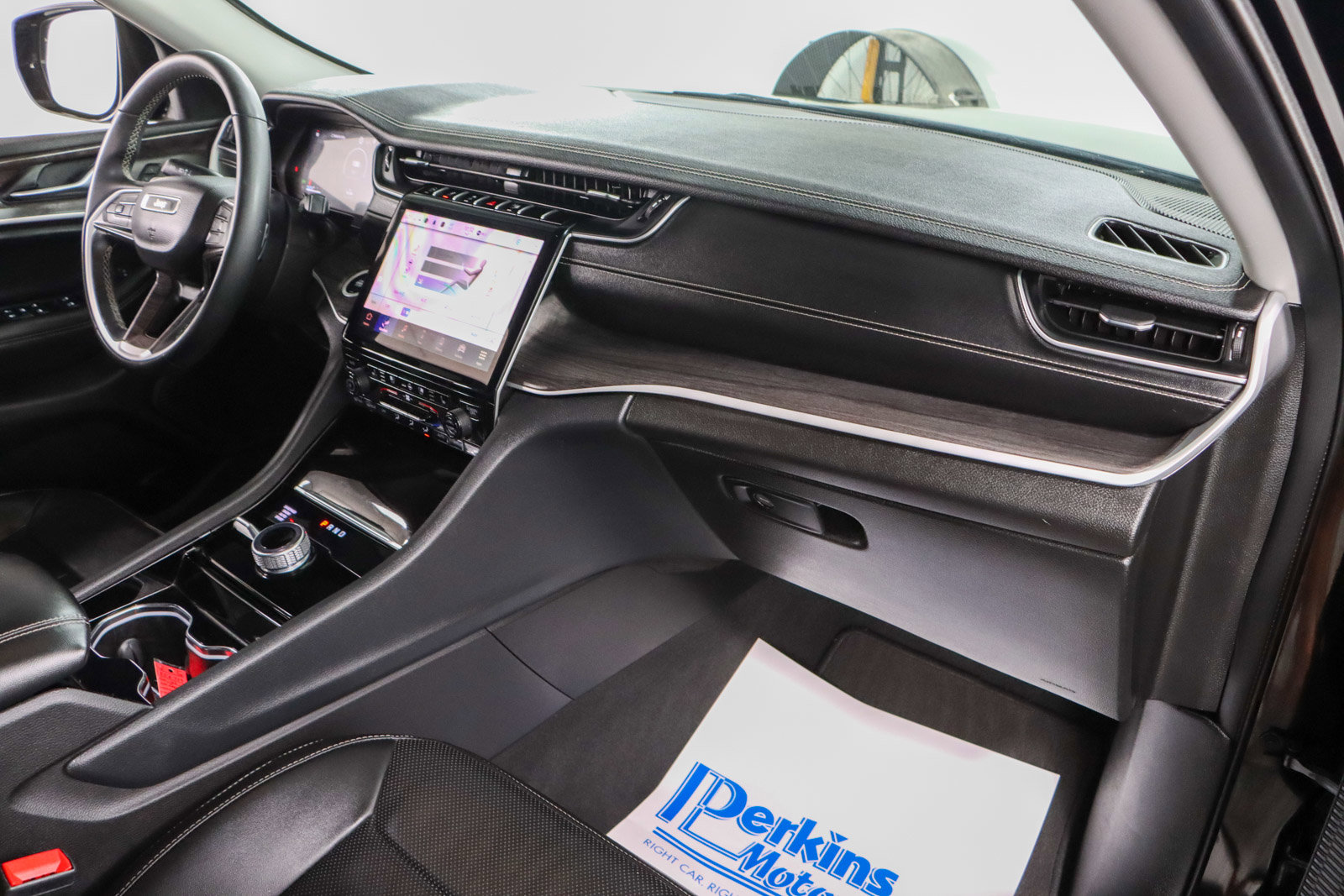 Used 2023 Jeep Grand Cherokee Limited w/ Luxury Tech Group II image 26