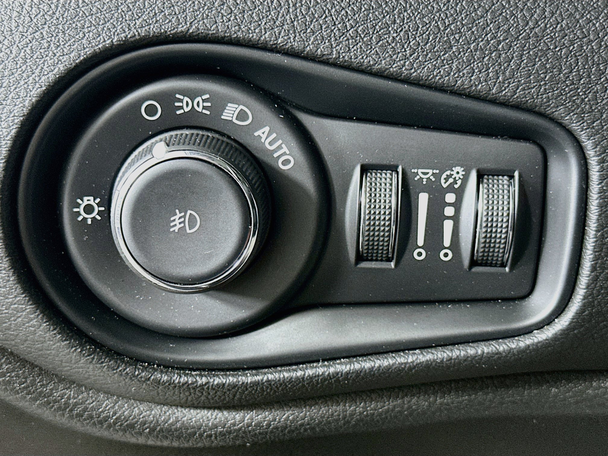 Used 2021 Jeep Renegade Limited w/ Sun & Sound Group AWD/4WD image 17