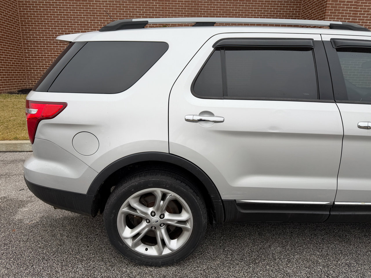 Used 2014 Ford Explorer Limited image 13