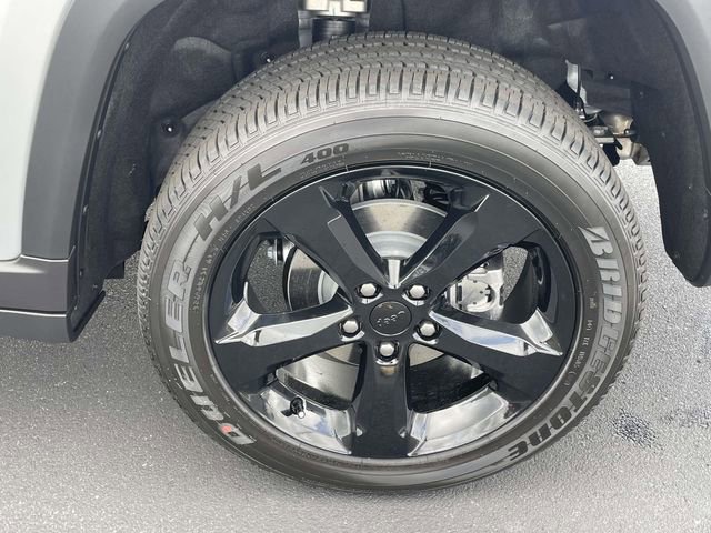 New 2025 Jeep Grand Cherokee Altitude RWD image 9
