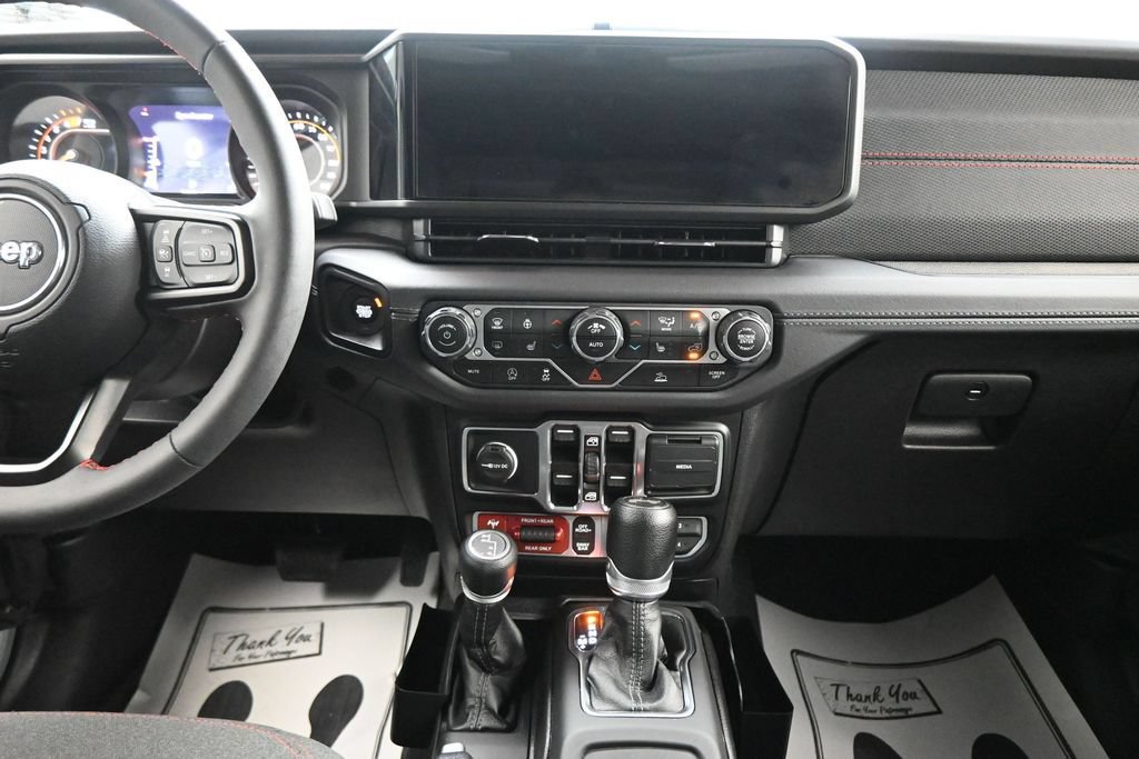 Used 2024 Jeep Wrangler Unlimited Rubicon w/ Convenience Group AWD/4WD image 17