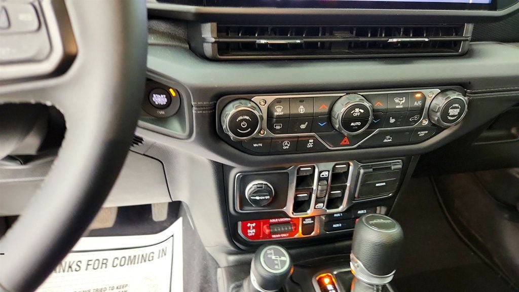 Used 2025 Jeep Gladiator Mojave w/ Convenience Group AWD/4WD image 17