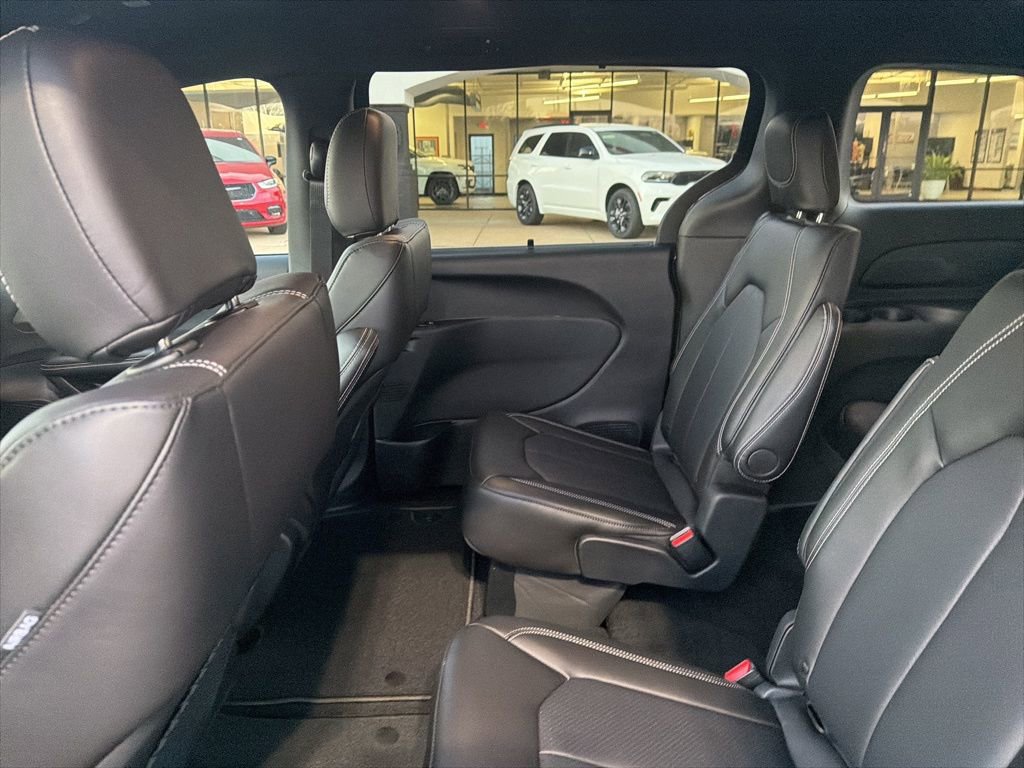 New 2026 Chrysler Pacifica Select FWD image 23