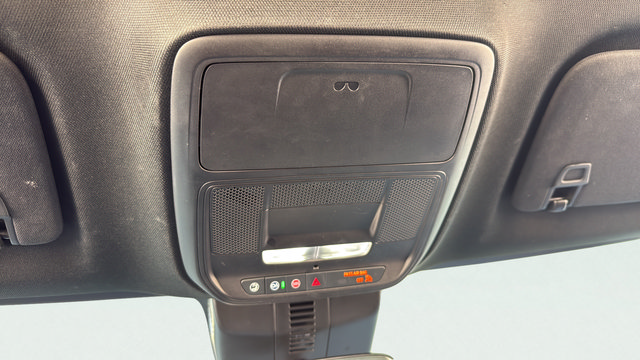 Used 2025 Chevrolet Traverse LT FWD image 23