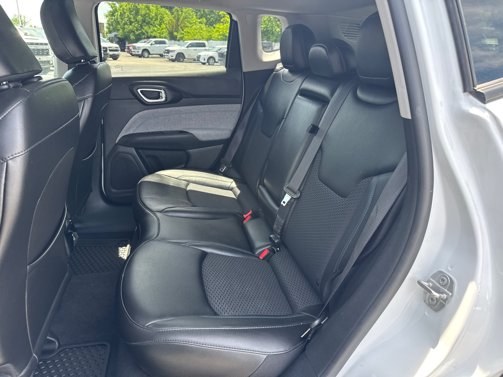 Used 2022 Jeep Compass Latitude w/ Convenience Group AWD/4WD image 6