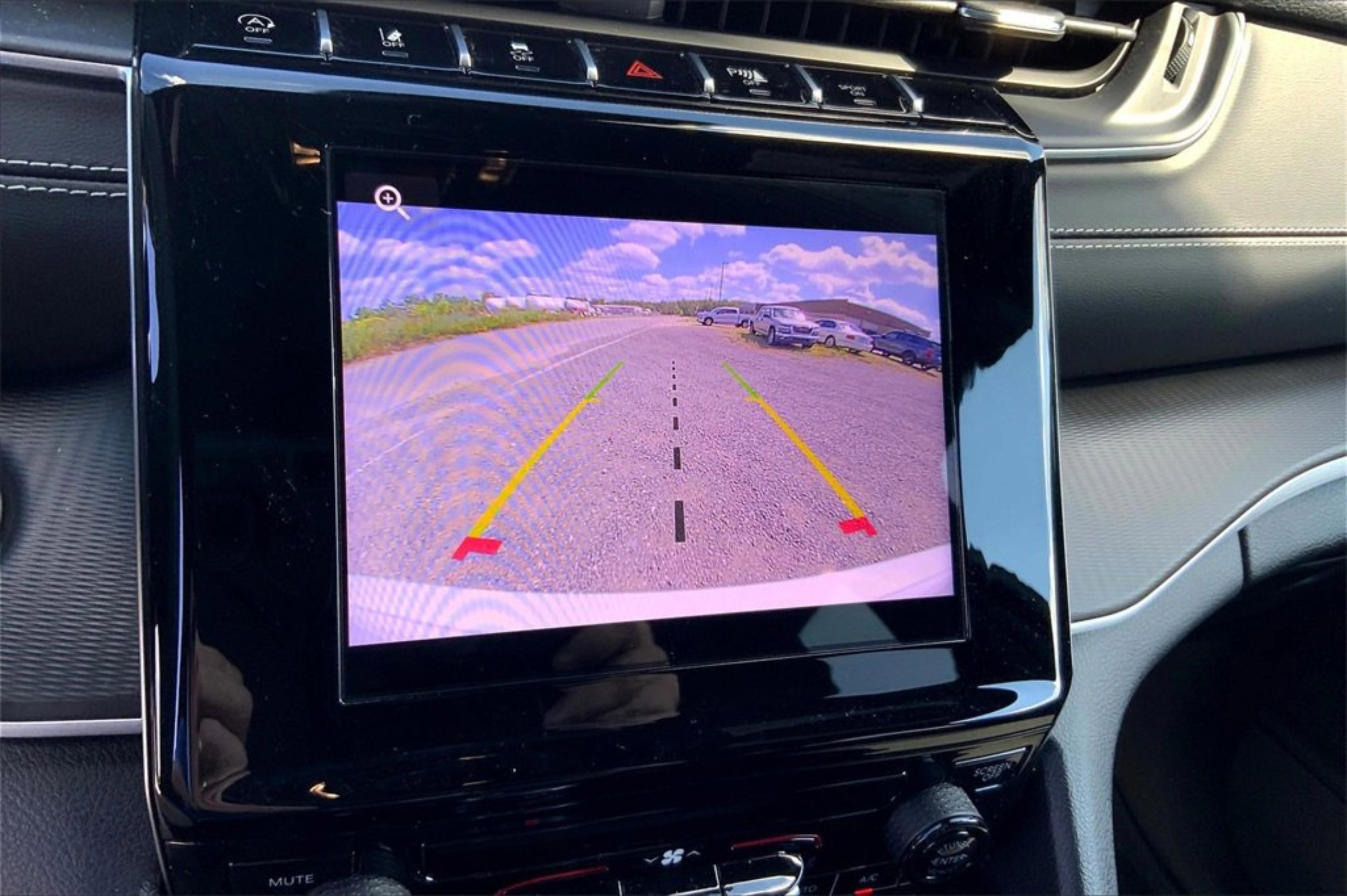 Used 2025 Jeep Grand Cherokee Laredo X image 22