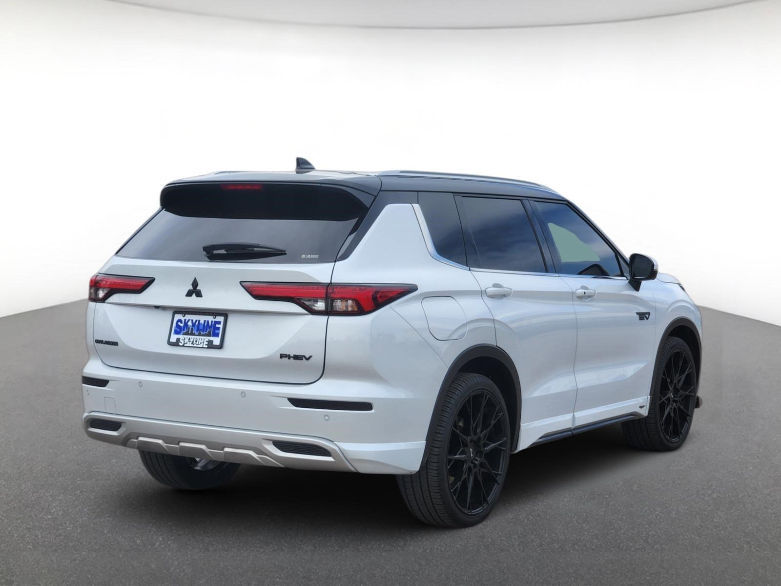 Used 2025 Mitsubishi Outlander SEL AWD/4WD image 3