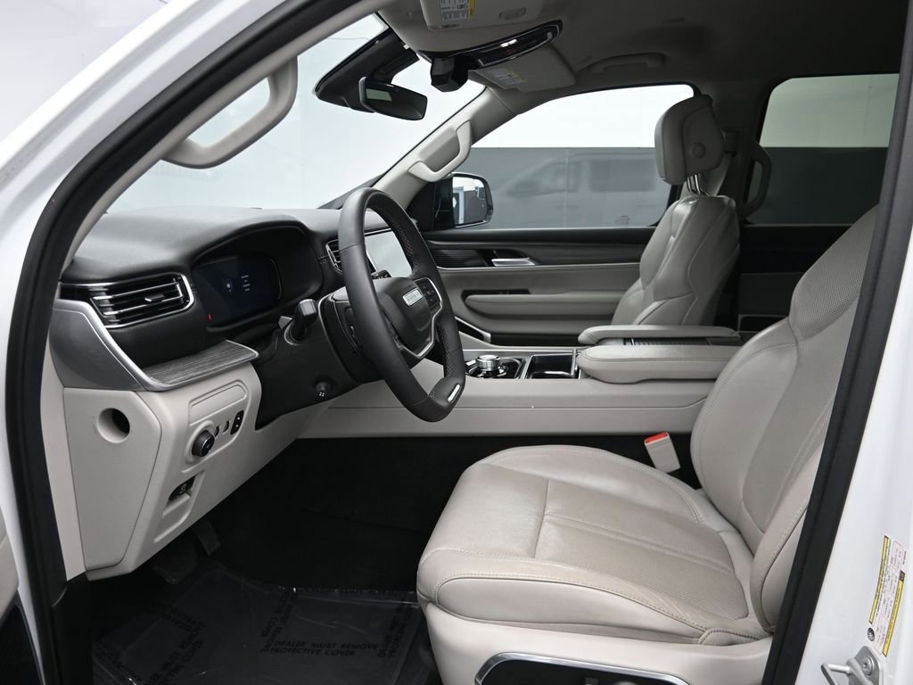 Used 2024 Jeep Wagoneer L Series II w/ Flexible Seating Group image 17