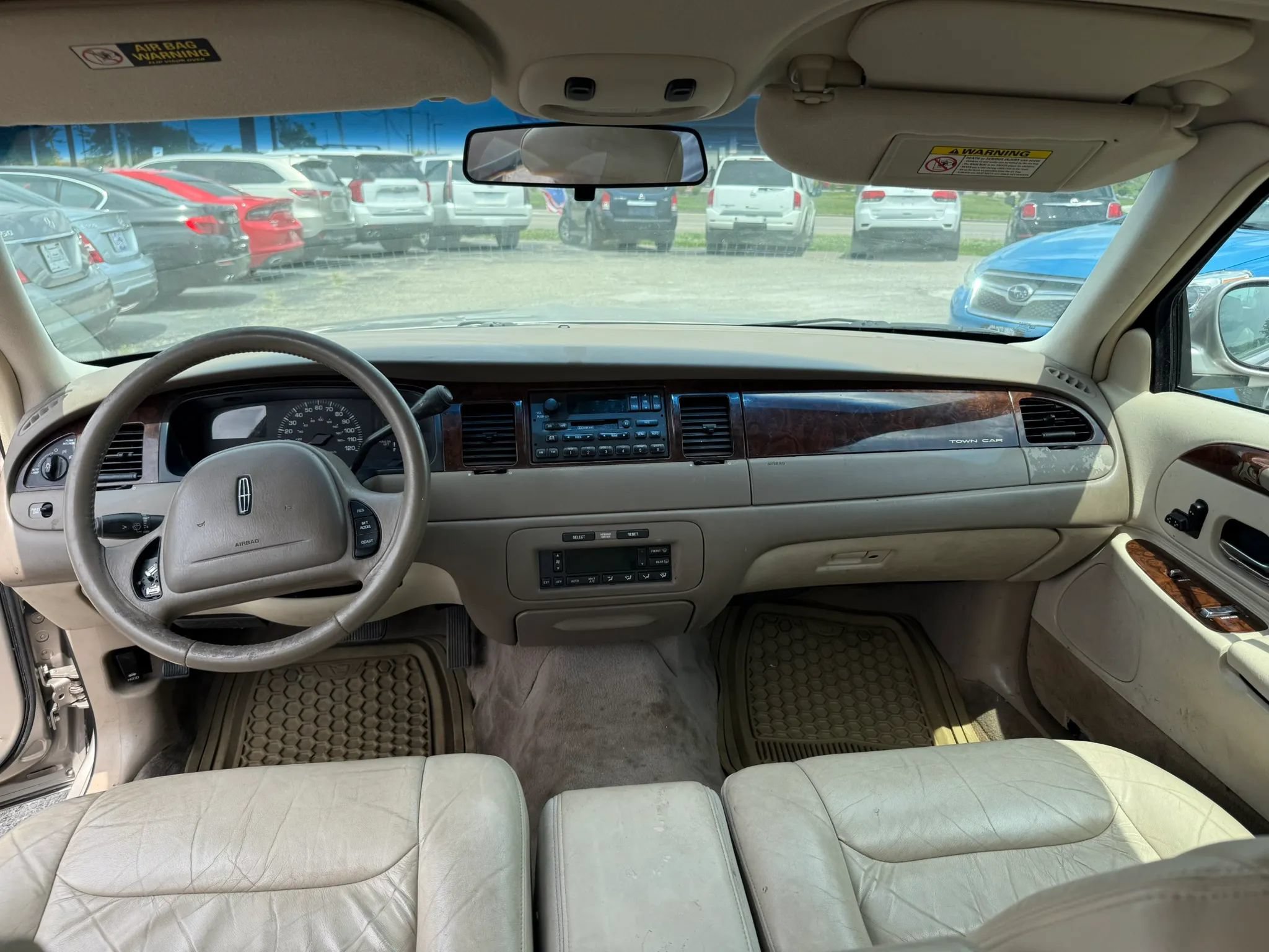 Used 2000 Lincoln Town Car Executive RWD image 15