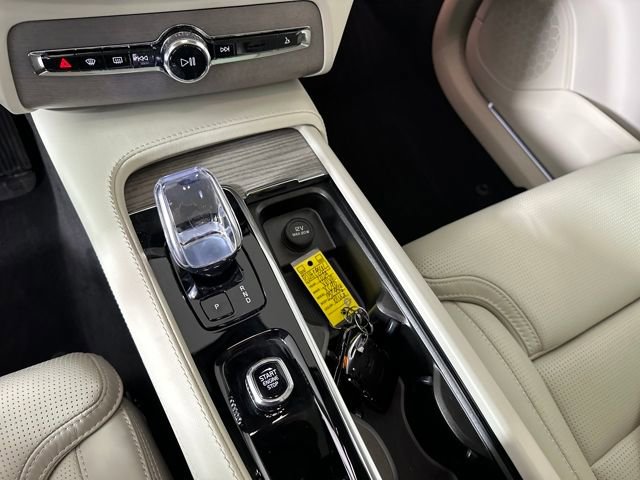 Used 2024 Volvo XC90 T8 Ultimate w/ Lounge Package image 20