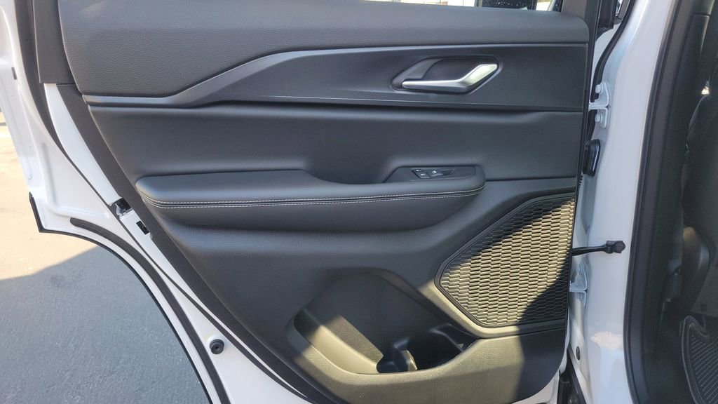 Used 2025 Jeep Grand Cherokee Laredo image 14