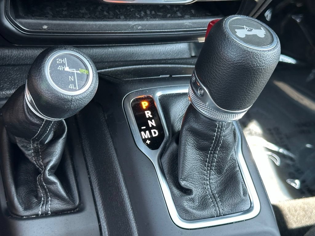Used 2025 Jeep Wrangler Unlimited Sahara AWD/4WD image 18