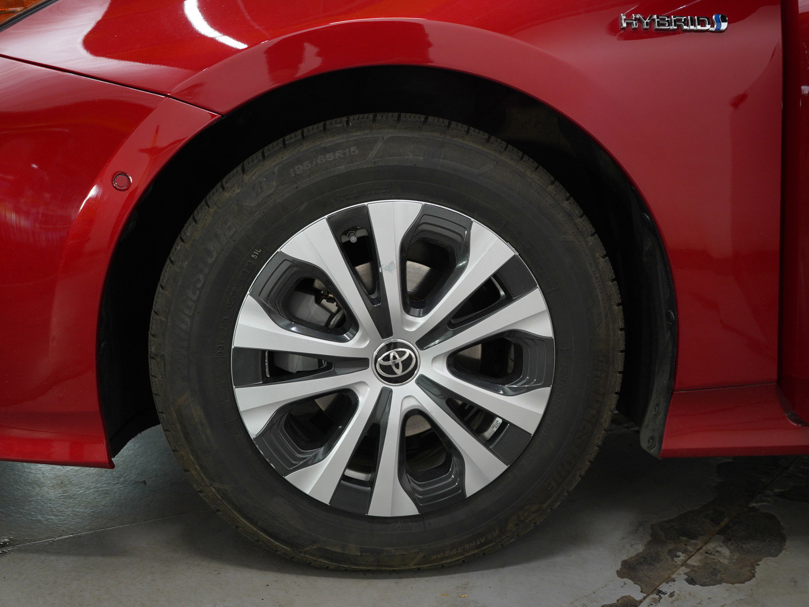 Used 2021 Toyota Prius XLE AWD/4WD image 26