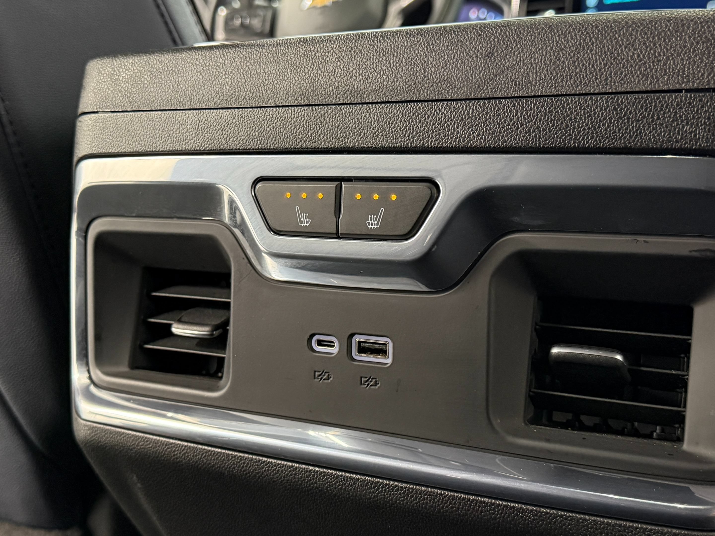 Used 2023 Chevrolet Silverado 1500 High Country w/ Technology Package AWD/4WD image 35