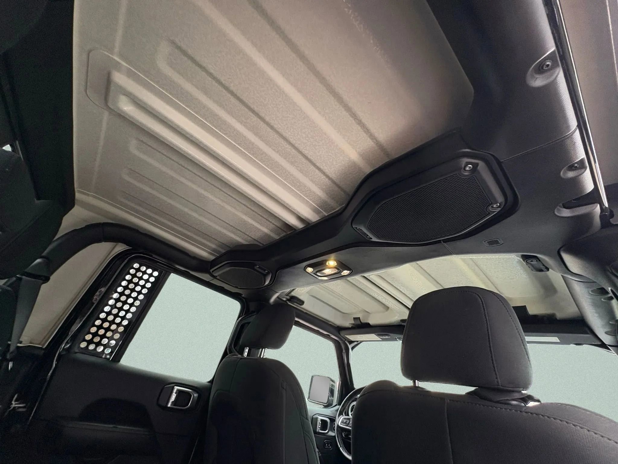 Used 2020 Jeep Gladiator Overland image 17