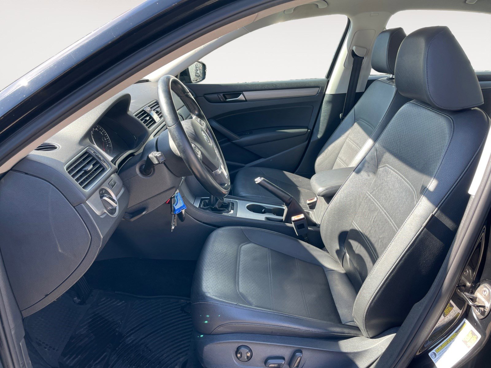 Used 2014 Volkswagen Passat 2.5 SE image 9