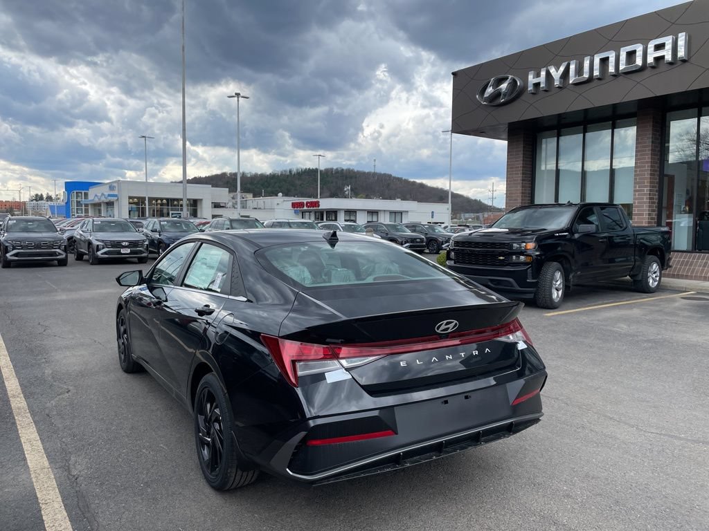 New 2026 Hyundai Elantra SEL Sport Premium FWD image 5