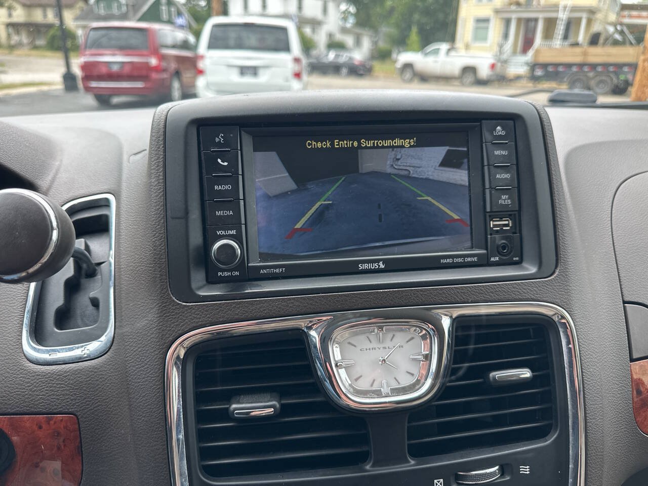 Used 2016 Chrysler Town & Country Touring FWD image 22