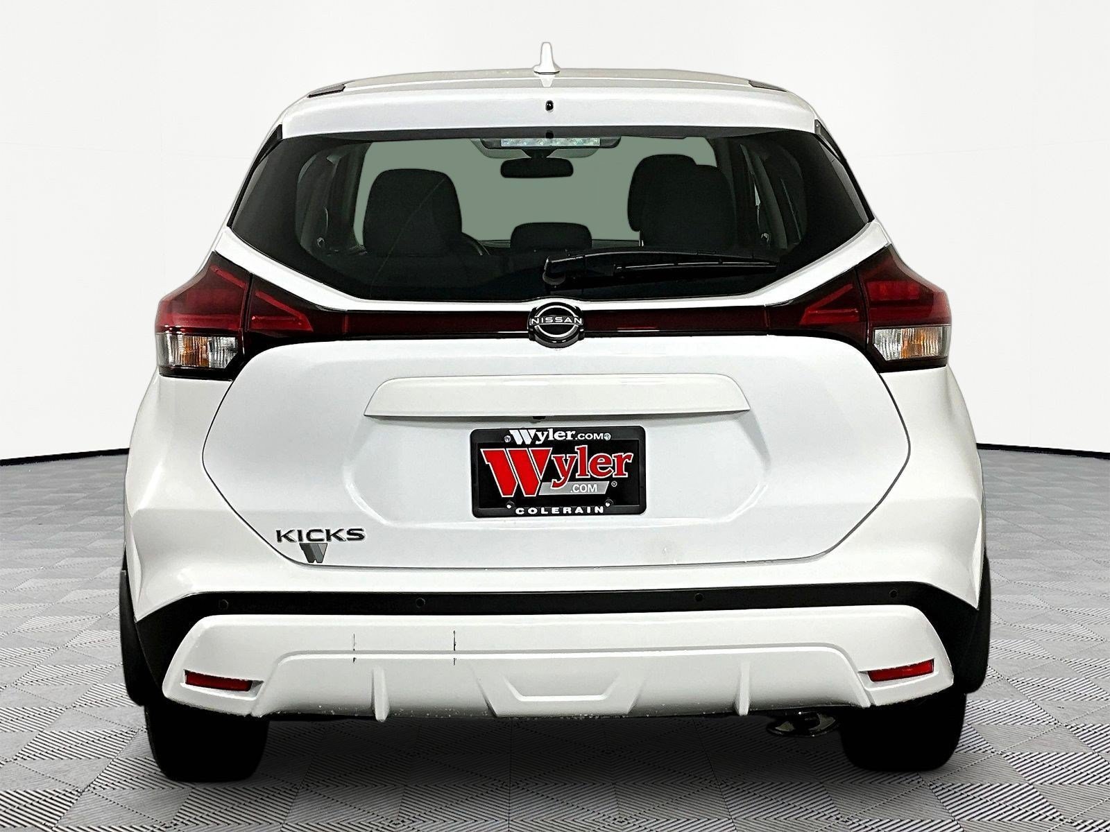 Certified 2022 Nissan Kicks S FWD image 5