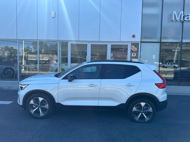 Certified 2025 Volvo XC40 B5 Plus AWD/4WD image 2