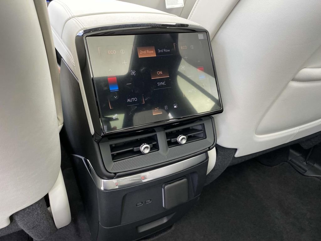 New 2026 Cadillac Vistiq Sport image 12
