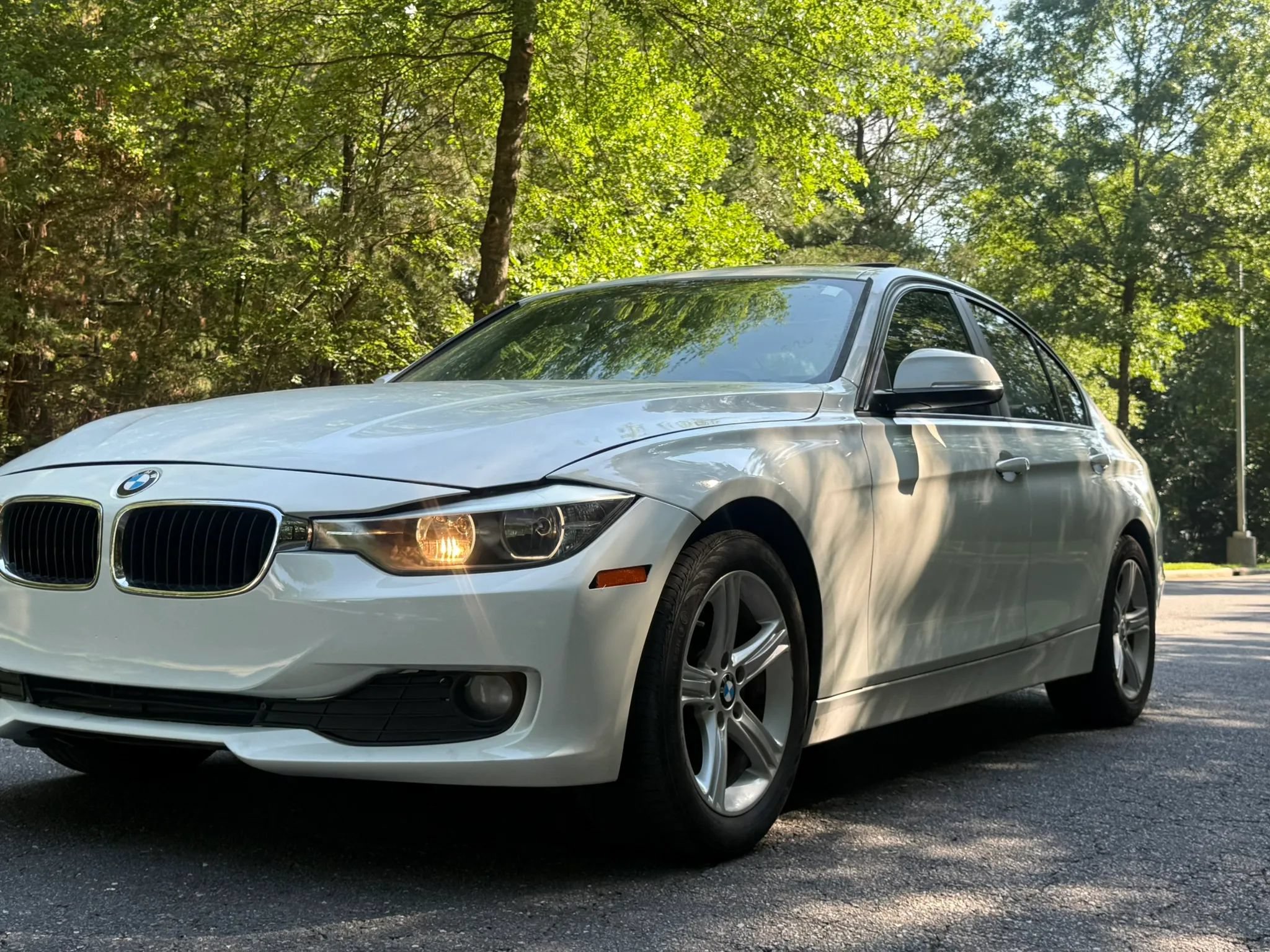 Used 2013 BMW 320i Sedan RWD image 1
