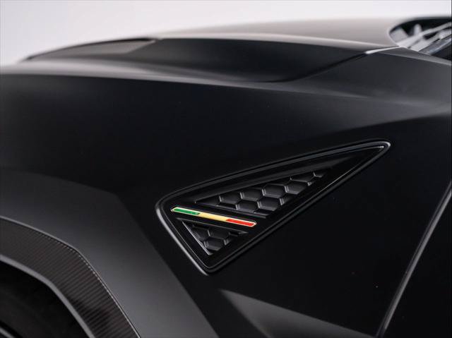 Used 2024 Lamborghini Urus Performante AWD/4WD image 16